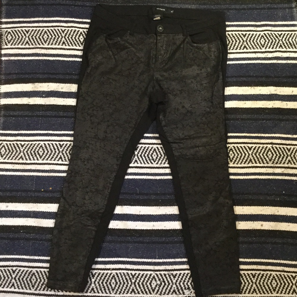 Torrid Black Spandex skinny Jeans Sz 16